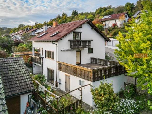 IMMORath.de Gepflegtes Zuhause mit Doppelgarage und schönem Garten