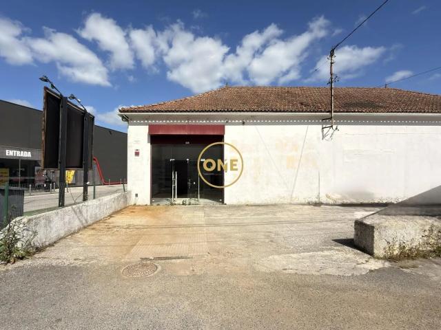 Imóvel comercial com 340 m² no centro de Torres Vedras