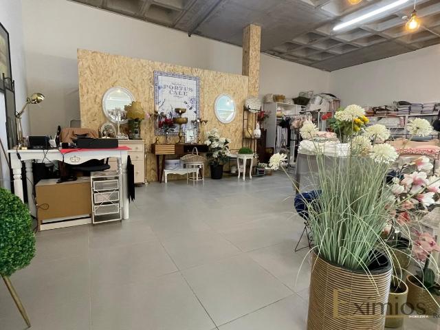 Imóvel comercial para arrendamento em Fradelos, Famalicão