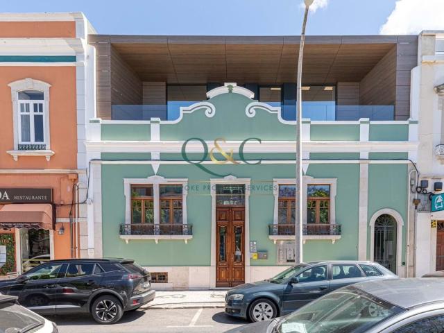 Imóvel clássico completamente remodelado com 14 gabinetes no. 535m² Loulé São Clemente