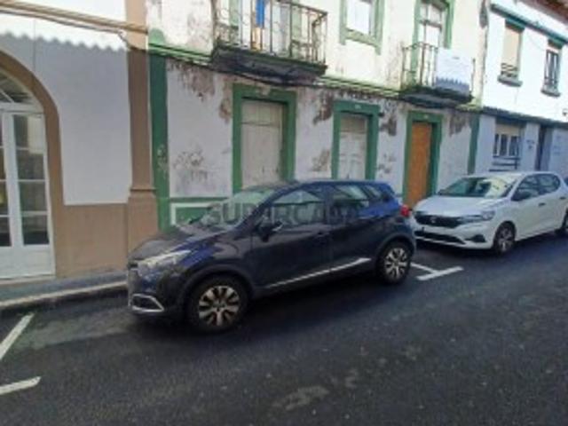 Imóvel em zona histórica de Ponta Delgada, projeto aprovado para 8 apartamentos