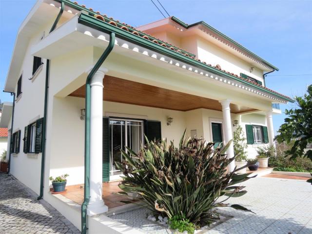 Imóvel independente excelente com 4/5 quartos e piscina de m. 448m² Miranda Do Corvo