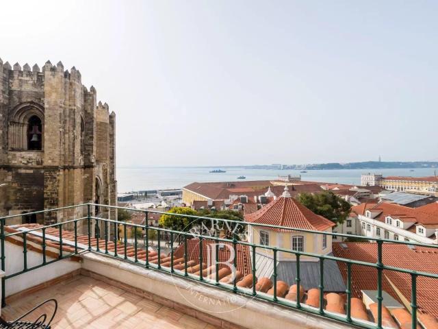 Imóvel único junto à Sé Catedral 870m² Castelo