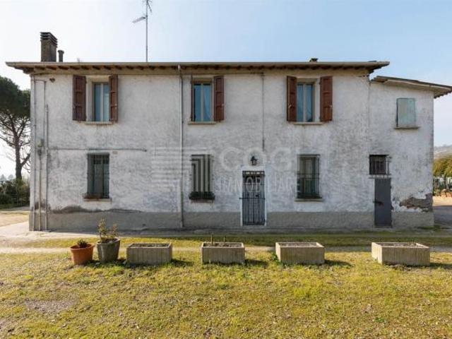 IMOLA CASA INDIPENDENTE SU TRE LATI CON GIARDINO E GARAGE