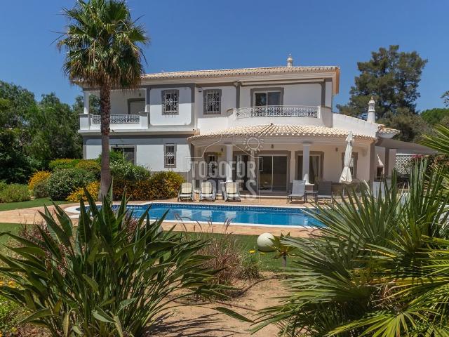 Imaculada Villa T4 com grande Piscina aquecida no Campo de G. 240m² Alvor