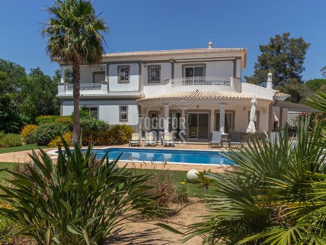 Imaculada Villa T4 com grande Piscina aquecida no Campo de Golfe, em Alvor