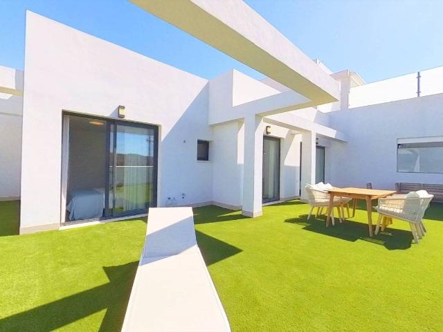 Imagine despertar cada mañana en un ático que redefine el co. 133m² Las Lagunas de Mijas