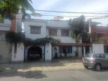 Impecable casa más dos departamentos