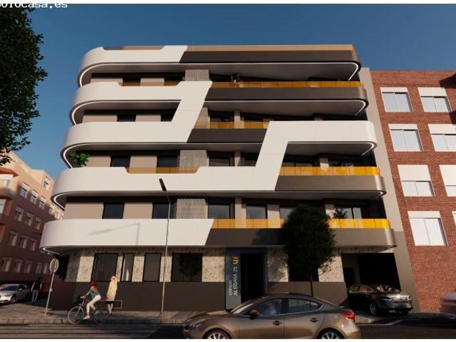 Impecable Ático en Torrevieja con Espectaculares Vistas y Amplia Terraza