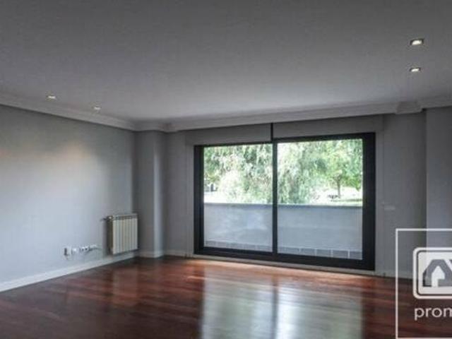 Impecable piso con muy buenas calidades junto a la zona comercial en Valdemarín