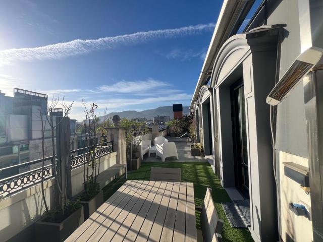 IMPECABLE VIVIENDA CON TERAZA DE 60M2 CON GRAJE Y TRASTERO DIRECTO, JUNTO A PLAZA EUSKADI