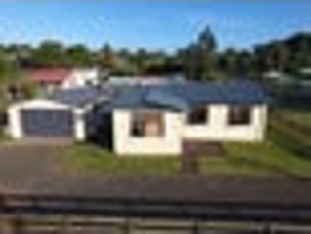 Impeccably Presented Leasehold Property