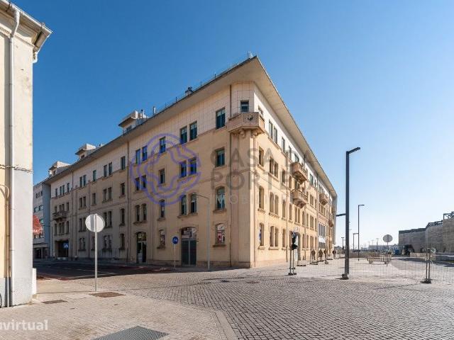 IMPERDVEL APARTAMENTO T4 COM EXCELENTES REAS EM ESPINHO JUNTO PRA