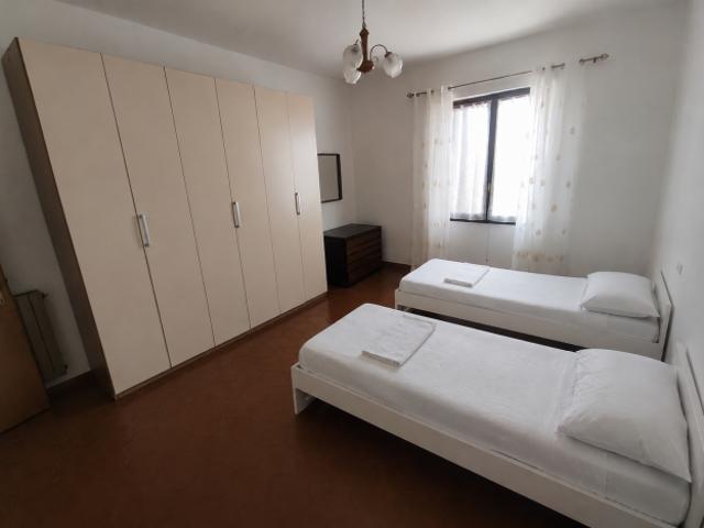 Imperia: posti letto per studenti, villa vista mare 280€