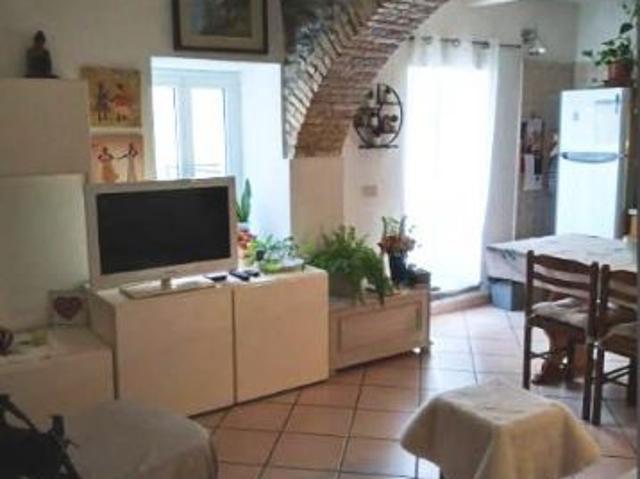 Imperia primo entroterra appartamento ind. ristrutturato € 116.000