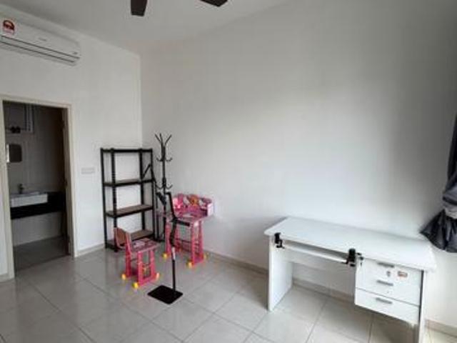 Imperial Grande 1000sf Partially Furnished