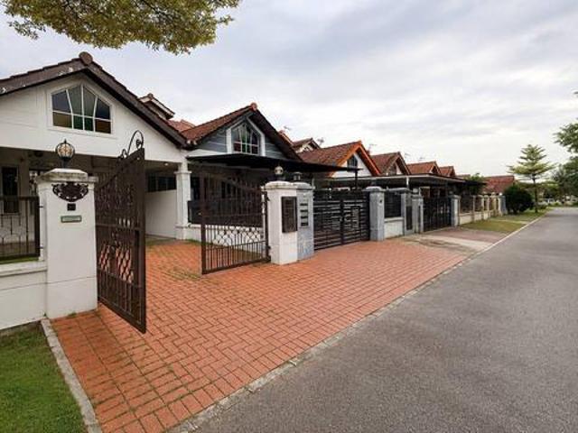 Impian Emas Freehold 1920 sqft Open Facing Spacious Family Home