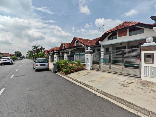 Impian Emas Single Storey Renovated Extended South Unit