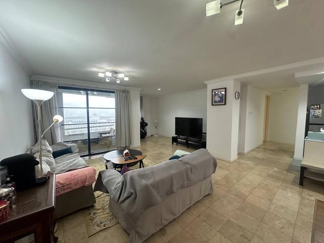 Impiana Waterfront Condo Spacious unit Lake View