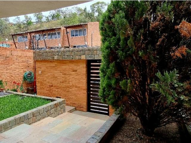 Imponente Casa Moderna en Venta en El Alto Hatillo. JC