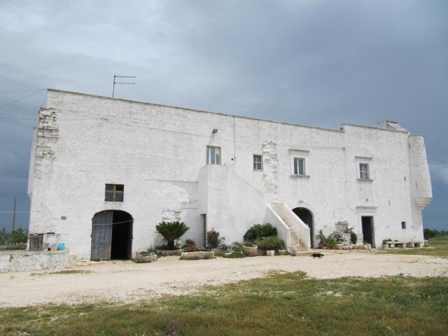 Imponente masseria interamente in pietra 1000m² Martina Franca