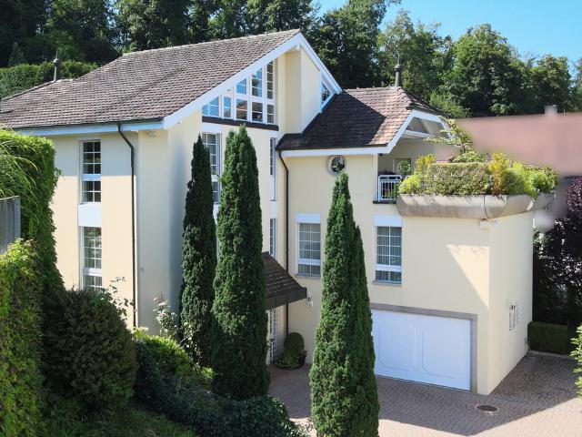 Imposante 6.5 Zimmer Villa mit Pool, Weitsicht und grosser Garage