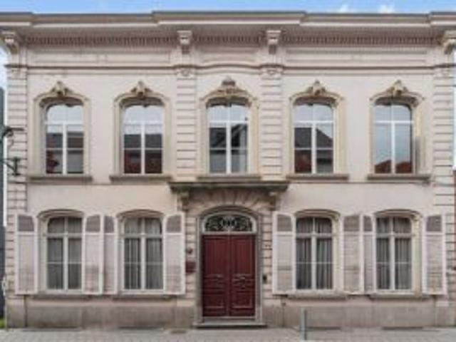 Imposante herenwoning met loods en tuin 6872 m²