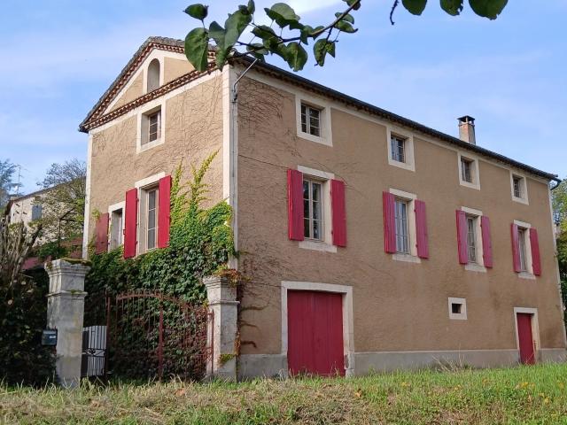 Imposante maison ancienne de caractère restaurée sur sous so. 99m² Arcambal