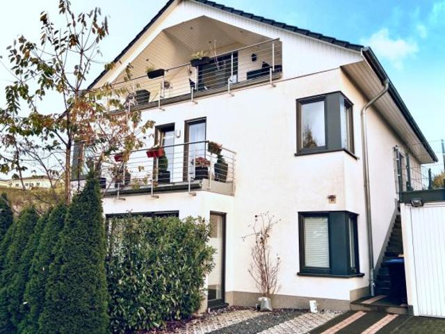 Imposantes Zweifamilienhaus mit ELW provisionsfrei