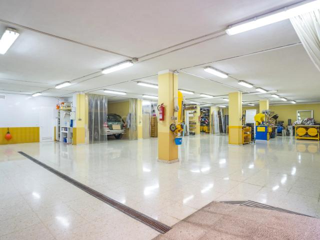 Importante Nave Industrial de 340m² en el Polígono Industrial en Las Lagunas de Mijas!
