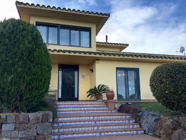 Importante: Todo propietario que no adquiera su residencia a. 351m² Navata