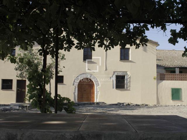 Impresionante masía catalogada del siglo Xvii situada en la. 1314m² Castellet I la Gornal