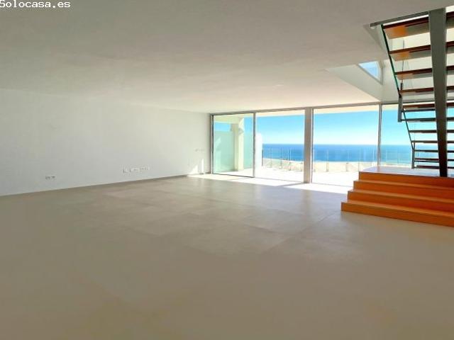 IMPRESIONANTE ATICO NUEVO LISTO PARA ENTRAR, EN LA PARCELA CON MEJORES VISTAS DE BENALMADENA !
