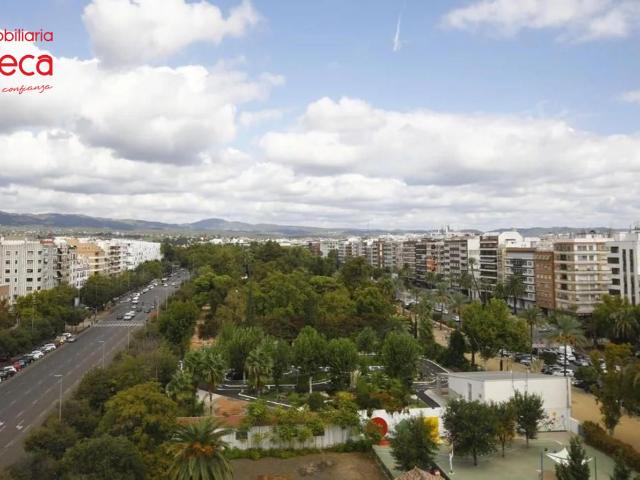 IMPRESIONANTE ÁTICO EN PASEO DE LA VICTORIA IDEAL PARA OFICINA O VIVIENDA