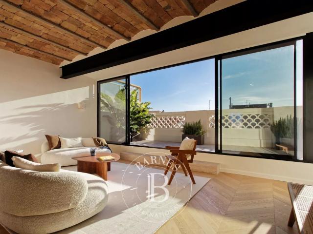 Impresionante Ático Renovado de 4 Habitaciones con Terraza y. 174m² Barcelona