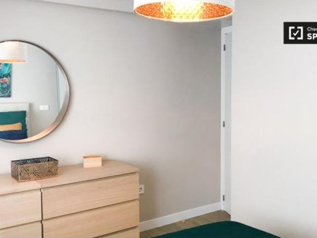 Impresionante apartamento de 2 dormitorios con terraza en alquiler cerca de Metro en Ciudad Lineal