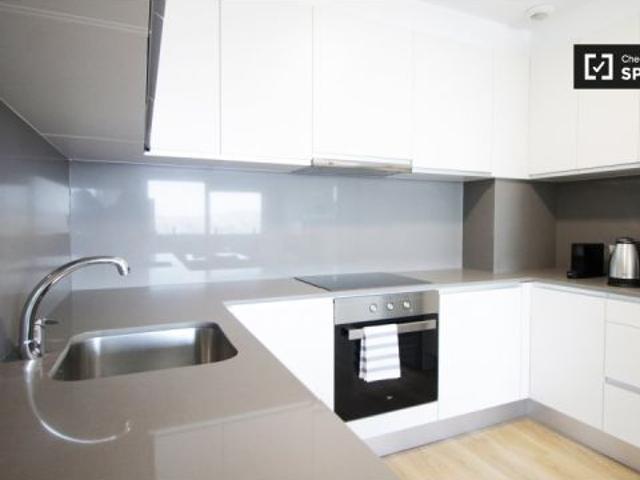 Impresionante apartamento de 2 dormitorios con terraza y acceso a la piscina en alquiler en Poblenou