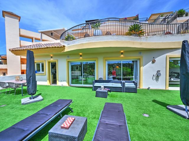 Impresionante Apartamento de 2 Dormitorios en Venta en Sotogrande — San Roque Club