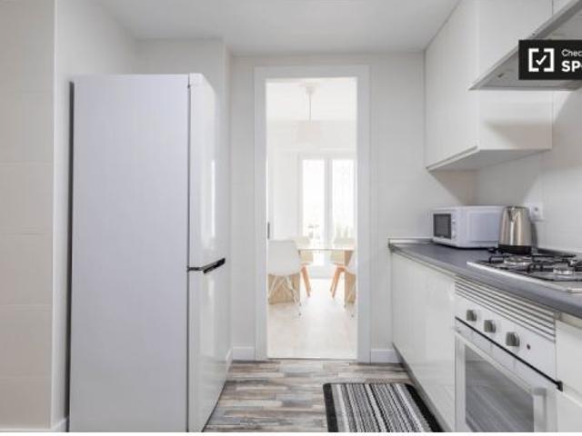 Impresionante apartamento de 3 dormitorios con terraza en alquiler cerca del metro en el centro del