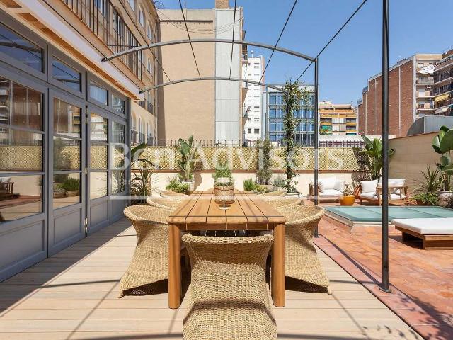 Impresionante apartamento recién renovado con una gran terraza en el Paseo Sant Joan
