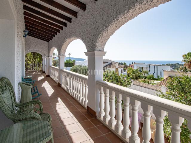 Impresionante casa con vistas panorámicas al mar en venta en. 360m² Teulada