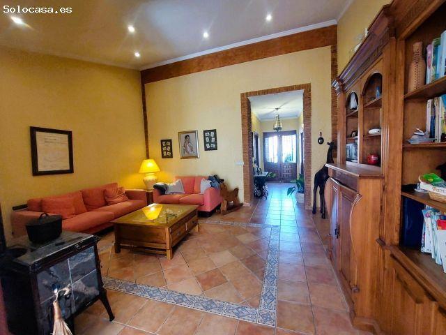 IMPRESIONANTE CASA BAJA CON AMPLIA TERRAZA Y PATIO