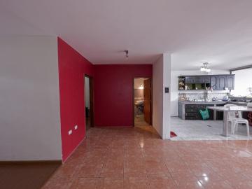Impresionante casa de 4 niveles con 2 escaparates ¡Principal oportunidad de inversión!