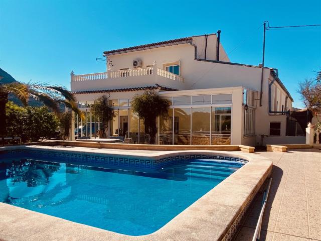 Impresionante casa de campo en venta en El Cantón 308m² El Cantón