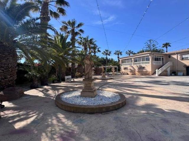 Impresionante Casa en Alquiler en Elche – Rebolledo por €5000