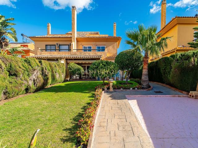 Impresionante casa pareada en Mijas, Málaga con vistas al mar