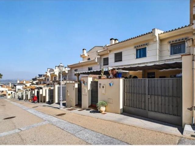 Impresionante chalet adosado en urbanización exclusiva con piscina en Capellanía, Alhaurín de la Tor