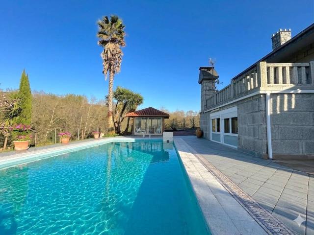 IMPRESIONANTE CHALET CON PISCINA, JARDINES Y VISTAS ESPECTACULARES
