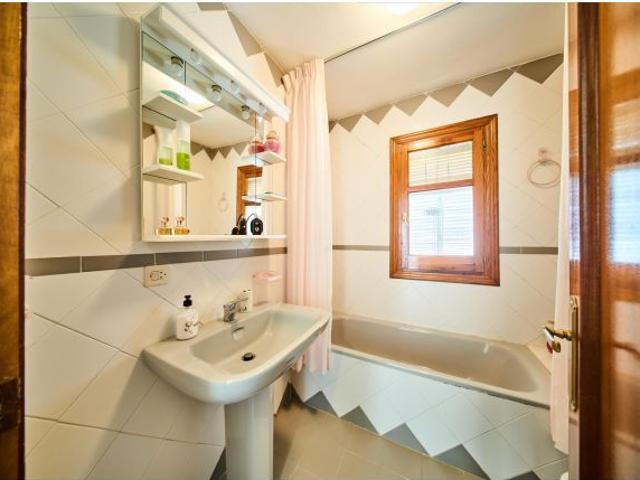 Impresionante chalet de 4 habitaciones con piscina de 86 m3 totalmente despejada