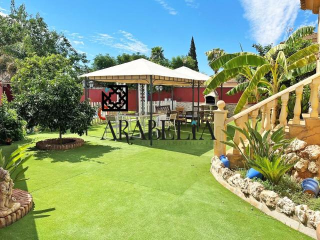 Chalet de 300m2 con piscina y Taller Mecánico profesional en Cortijo El Rubio NO HIPOTECABLE